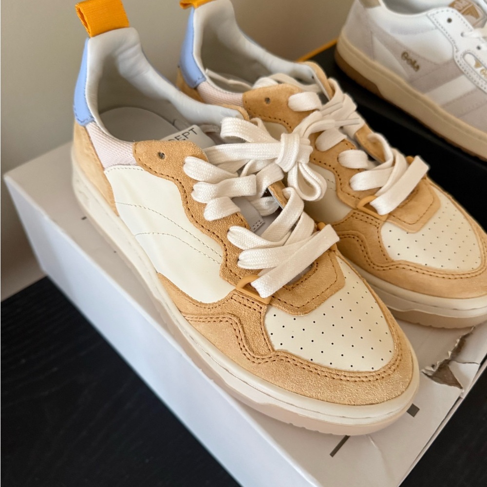 Oncept Women's Cream and Tan Sneakers